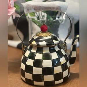 Mackenzie child 2 qt teapot